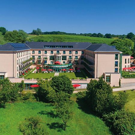 ビクターズ レジデンツ ホテル シュロス ベルグ ネニッヒ エクステリア 写真 Aerial view of the campus