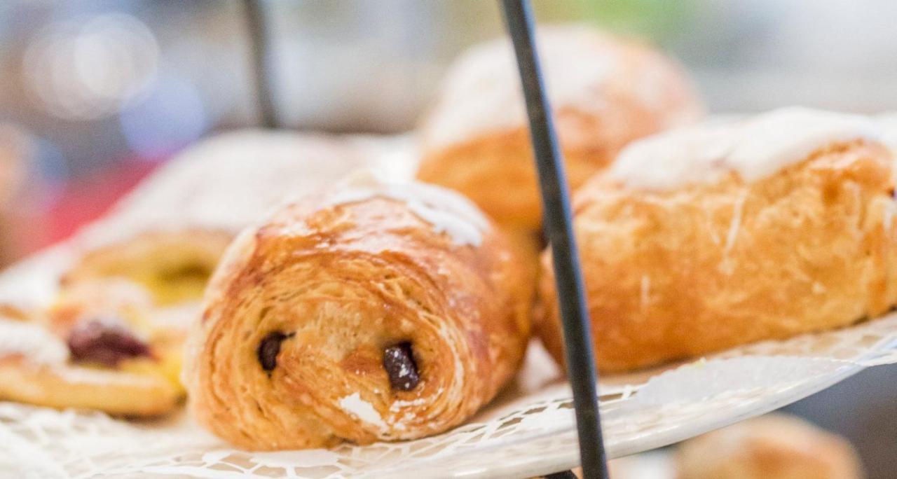 ビクターズ レジデンツ ホテル シュロス ベルグ ネニッヒ エクステリア 写真 Pain au chocolat