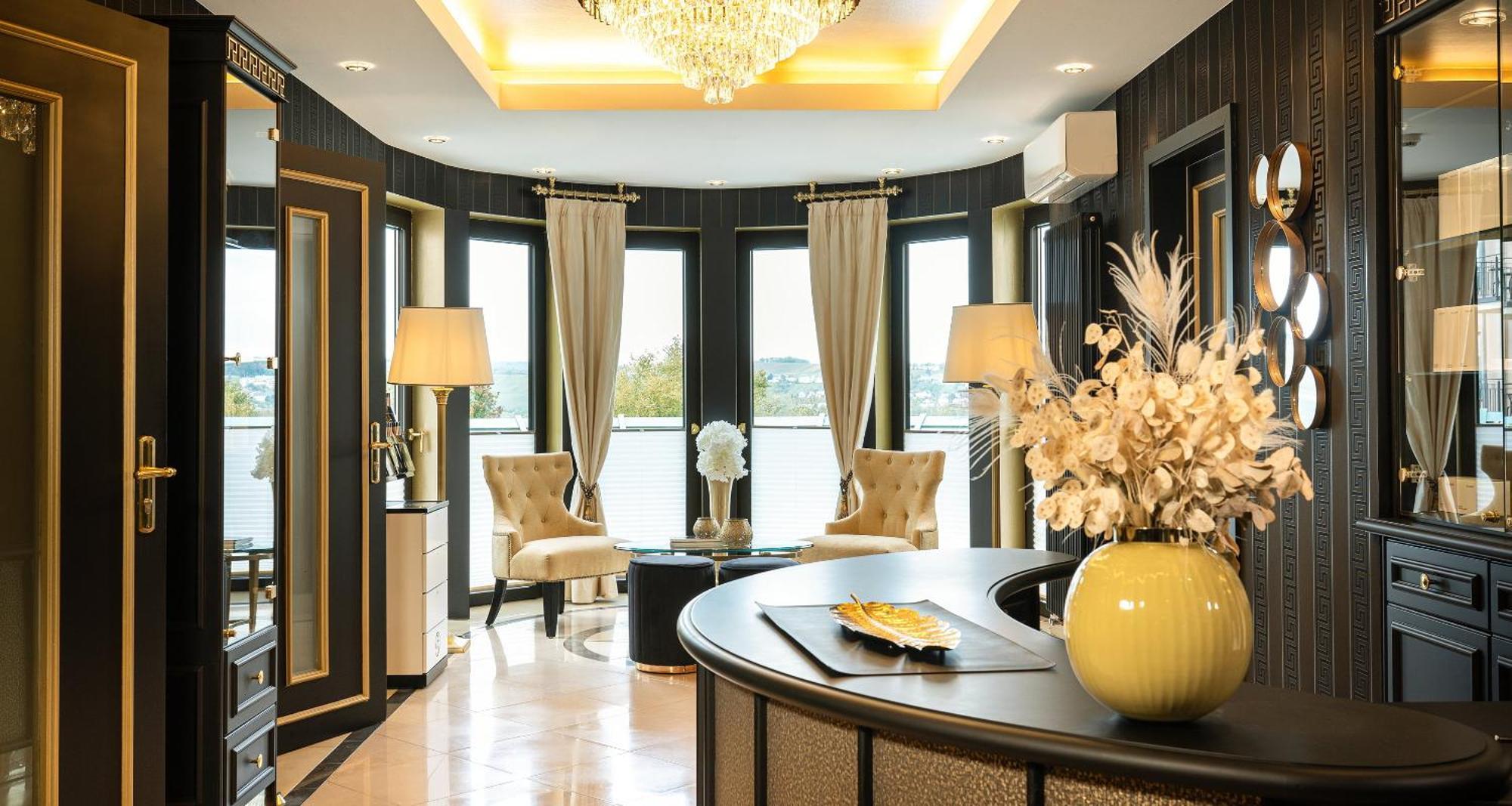 ビクターズ レジデンツ ホテル シュロス ベルグ ネニッヒ エクステリア 写真 The lobby of the hotel