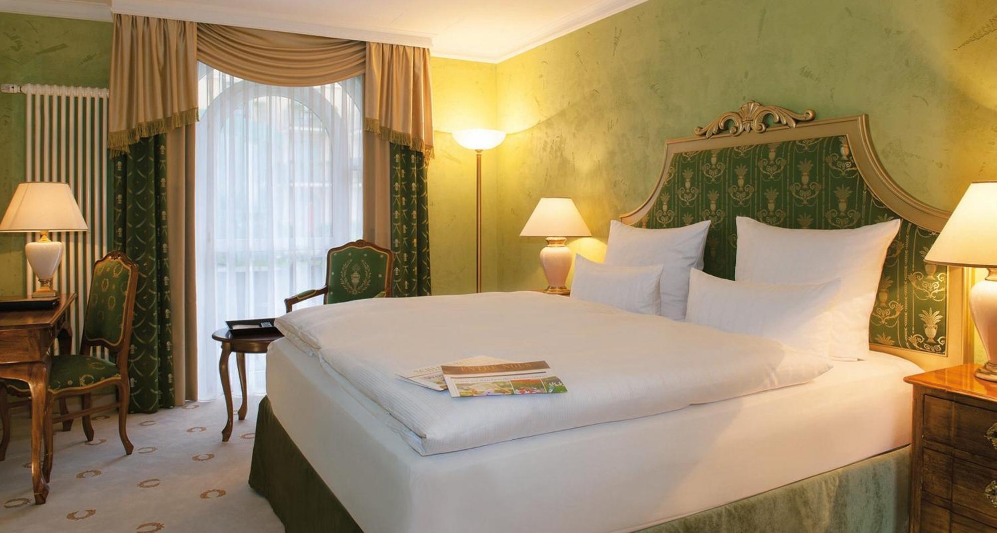 ビクターズ レジデンツ ホテル シュロス ベルグ ネニッヒ 部屋 写真 A room at the hotel
