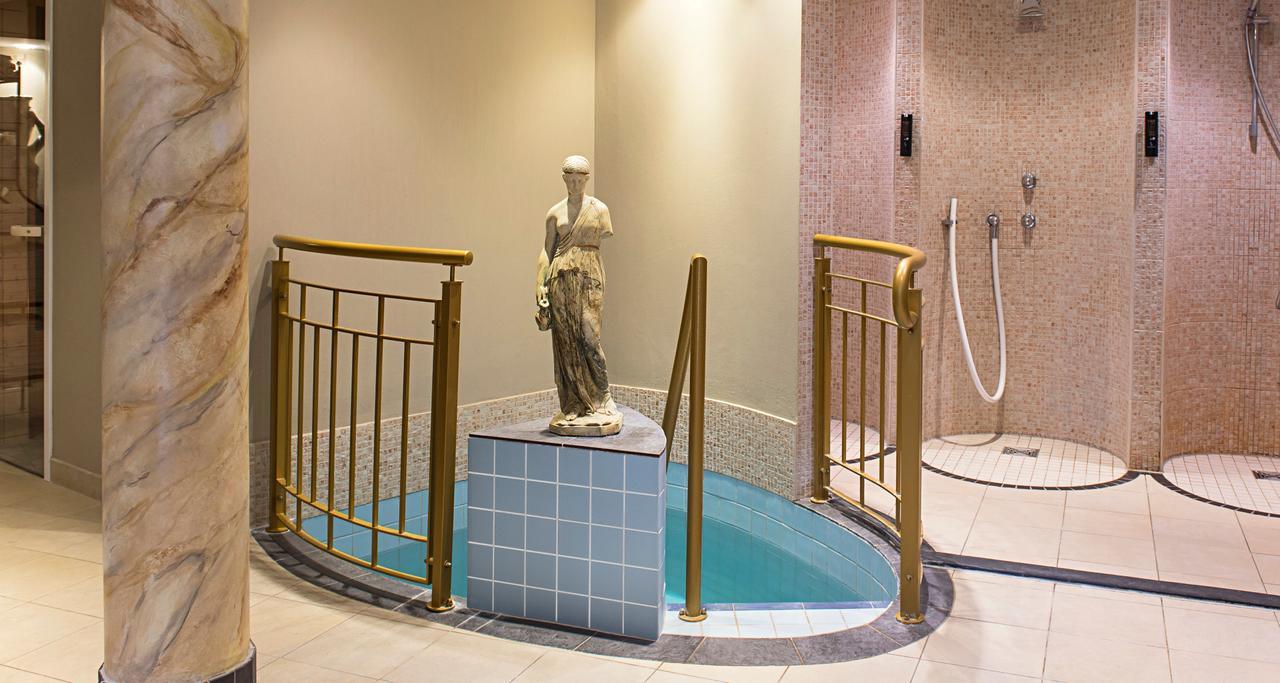 ビクターズ レジデンツ ホテル シュロス ベルグ ネニッヒ 部屋 写真 A modern spa